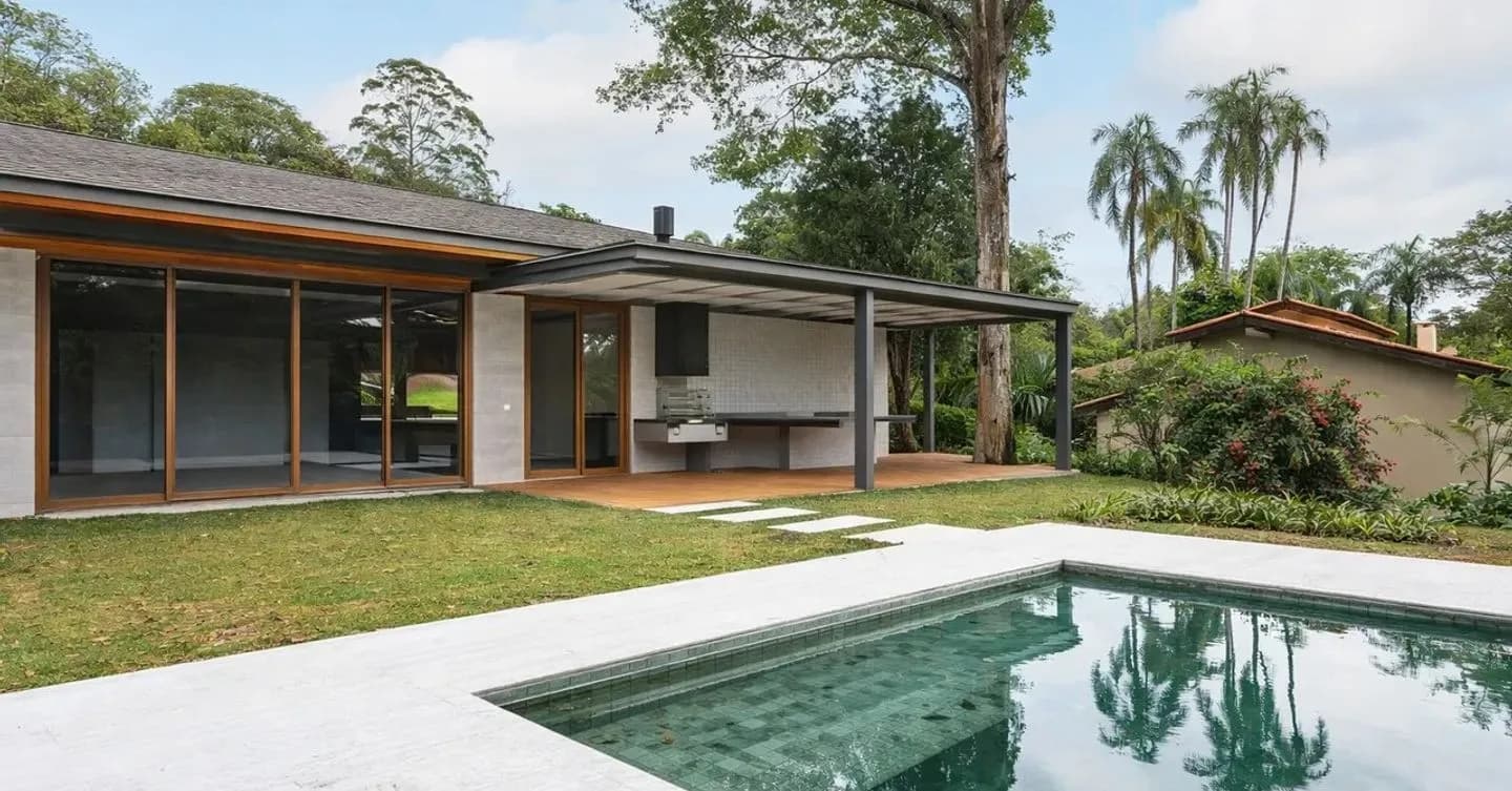 Casa nova e moderna com 5 suítes (1 master) Condomínio Veleiros de Ibiúna -